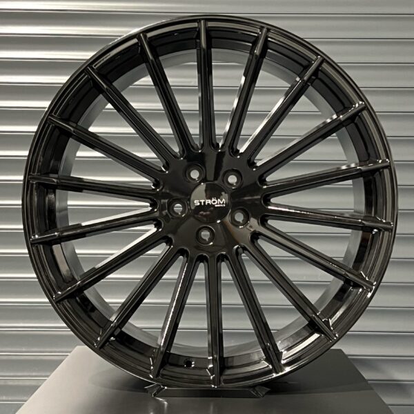 Ström STR4 Noir Brillant 22'' 5x112