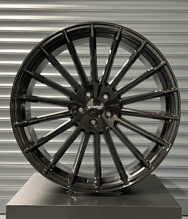 Ström STR4 Noir Brillant 22'' 5x112