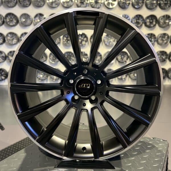 Style Mercedes A35 AMG 19'' 5x112 Noir matt  All round