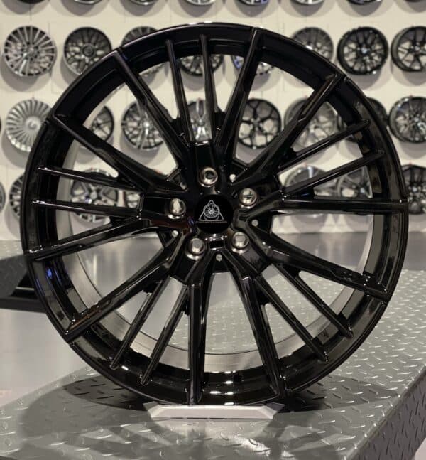 Style BMW 552M 20'' Noir brillant 5x112